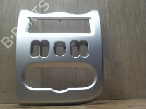 Mittelkonsole DACIA SANDERO 1.4 MPI LPG (72 hp) 31239507