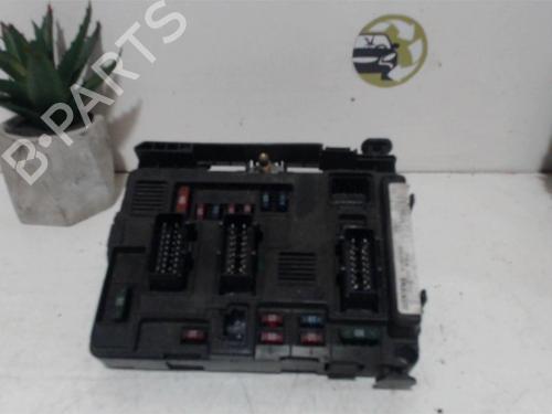 Zekeringkast PEUGEOT 206 Hatchback (2A/C) 1.1 i (60 hp) 25392717