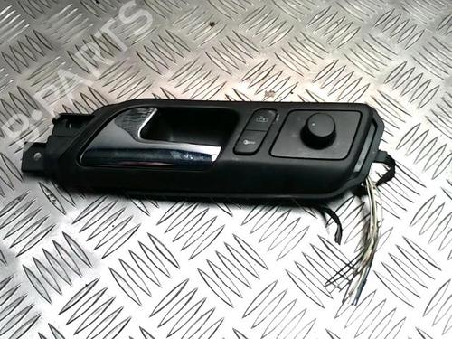 Used Front left interior door handle VW POLO IV (9N_, 9A_) 1.2 12V (64 hp) 25841178