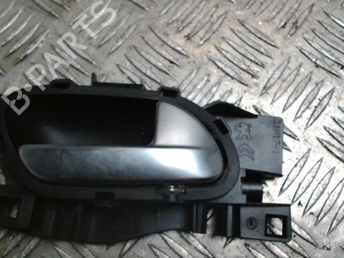 Puxador interior frente direito Puxador interior frente direito 37030589 37030589