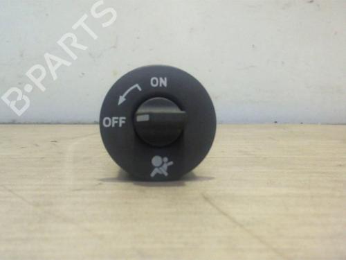 Commutateur RENAULT SCÉNIC II (JM0/1_) 1.9 dCi (JM0G, JM12, JM1G, JM2C) (120 hp) 30811052