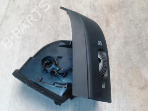 Used Air vent NISSAN MICRA III (K12) 1.2 16V (65 hp) 27628261