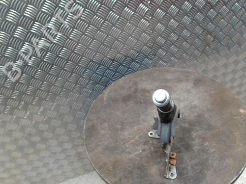 Travão de mão Travão de mão TOYOTA URBAN CRUISER (_P1_) 1.4 D-4D 4WD (NLP115_, NLP115R) (90 hp) 33818486 33818486