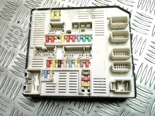 Used Fuse box Fuse box 39171684 39171684