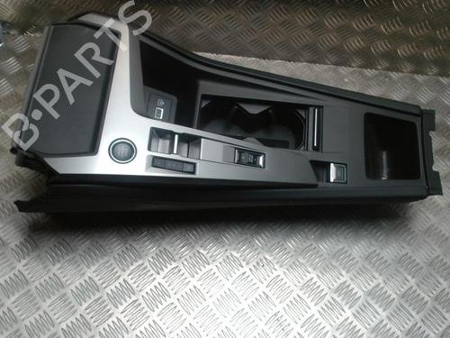 Used Middle console PEUGEOT 308 III (FB_, FH_, FP_, F3_, FM_) PureTech 130 (FPHNSL, FPHNST) (131 hp) 31118059