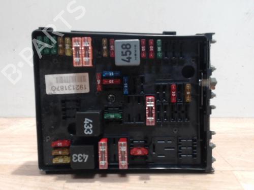 Used Fuse box Fuse box VW GOLF V (1K1) 1.9 TDI (105 hp) 34417021 34417021