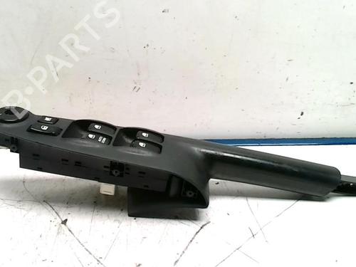 Used Left front window switch HYUNDAI TUCSON (JM) 2.0 CRDi (136 hp) 25418910