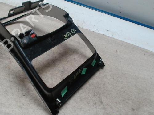 Consolle centrale PEUGEOT 307 CC (3B) 2.0 HDi 135 (136 hp) 28051437