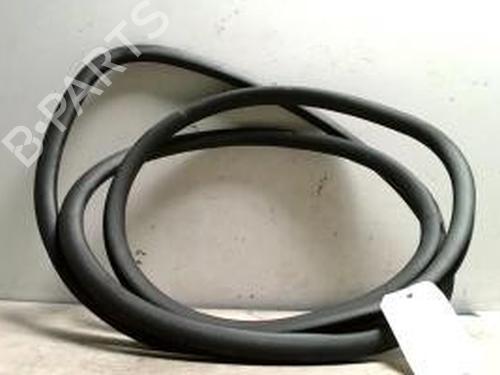 Used Rubber door seal VW POLO IV (9N_, 9A_) 1.4 TDI (80 hp) 25424250