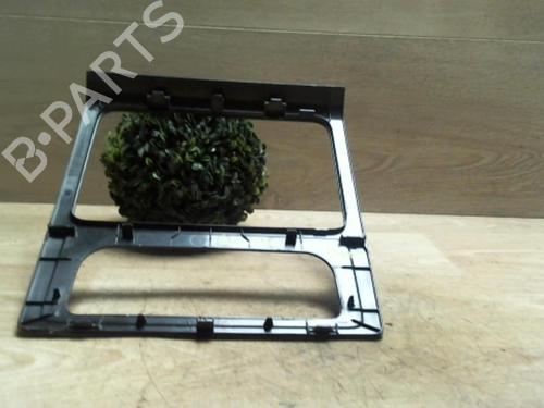 Used Middle console Middle console VW CADDY III MPV (2KB, 2KJ, 2CB, 2CJ) 1.6 TDI (102 hp) 34417272 34417272
