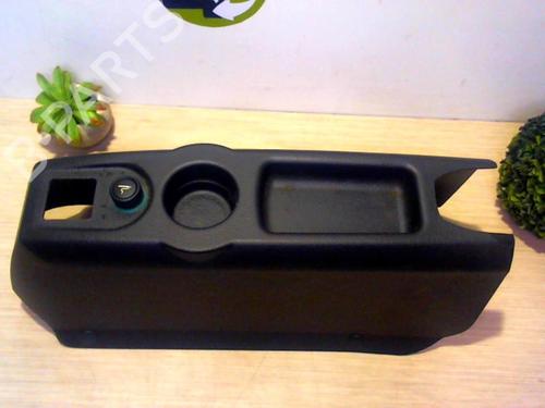 Consolle centrale TOYOTA YARIS (_P13_) 1.5 Hybrid (NHP130_, NHP130) (101 hp) 29880595