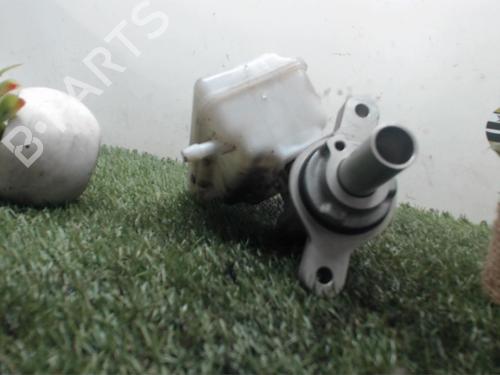Used Brake master cylinder RENAULT KANGOO Express (FW0/1_) 1.5 dCi 75 (FW07, FW10, FW04) (75 hp) 25396870