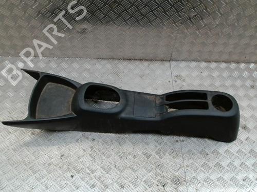 Console central TOYOTA YARIS (_P9_) 1.4 D-4D (NLP90_, NLP90R) (90 hp) 31627206