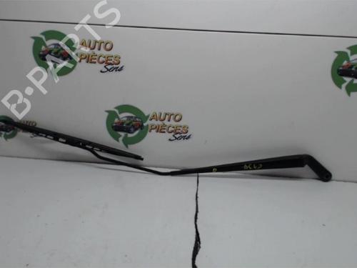 Used Front windshield wiper arm PEUGEOT 206 Hatchback (2A/C) 1.4 i (75 hp) 25413299