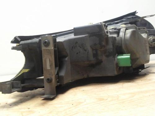 Used Right headlight FORD MONDEO II Turnier (BNP) 1.8 TD (90 hp) 31226167