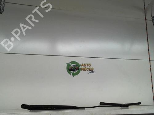 Used Front windshield wiper arm RENAULT CLIO III (BR0/1, CR0/1) 1.5 dCi (C/BR0G, C/BR1G) (68 hp) 25415700