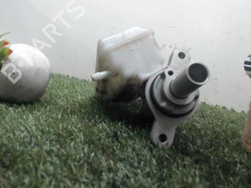 Used Brake master cylinder RENAULT KANGOO Express (FW0/1_) 1.5 dCi 75 (FW07, FW10, FW04) (75 hp) 25396870