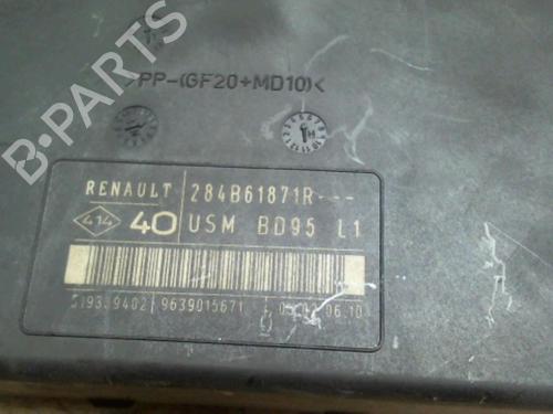 Used Fuse box RENAULT MEGANE III Hatchback (BZ0/1_, B3_) 1.5 dCi (86 hp) 29233101
