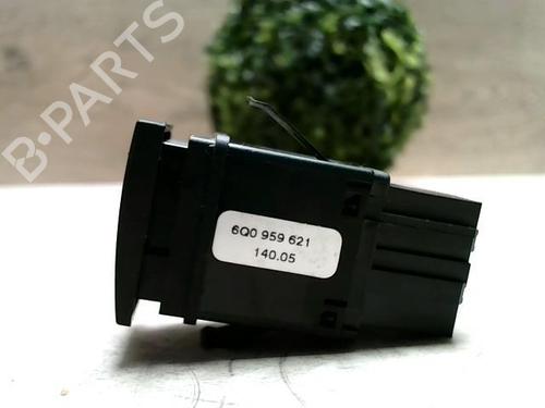 Used Switch VW POLO IV (9N_, 9A_) 1.2 12V (64 hp) 31238893