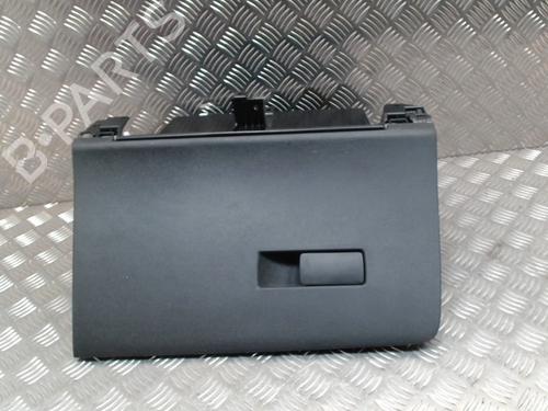 Used Glove box Glove box PEUGEOT 308 III (FB_, FH_, FP_, F3_, FM_) PureTech 130 (FPHNSL, FPHNST) (131 hp) 31087827 31087827