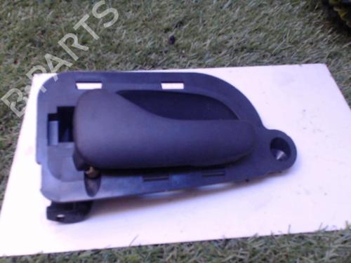 Used Front left interior door handle RENAULT ESPACE III (JE0_) 2.0 (JE0A) (114 hp) 25395541