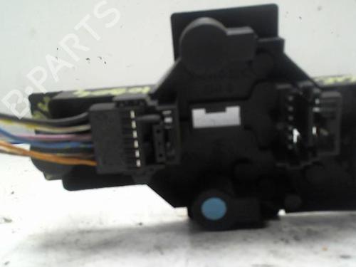 licence-plate-light-renault-scenic-i-mpv-ja01_-fa0_-1999-2000-2001-2002-2003-2004-2005-2006-2007-2008-2009-2010-25419306 main image