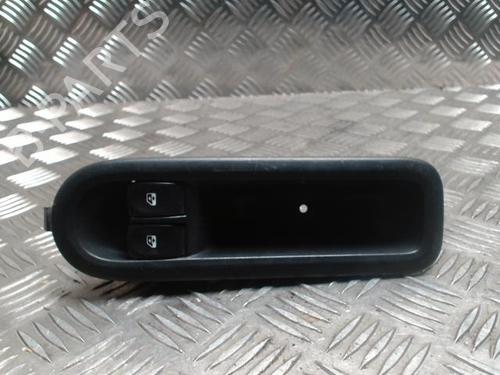 Used Left front window switch RENAULT TWINGO II (CN0_) 1.2 16V (CN0K, CN0V, CN0A) (76 hp) 30049696