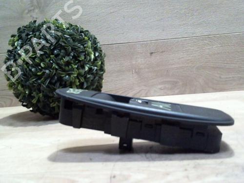 right-front-window-switch-citroen-c4-picasso-i-mpv-ud_-2006-2007-2008-2009-2010-2011-2012-2013-2014-2015-25411197 main image