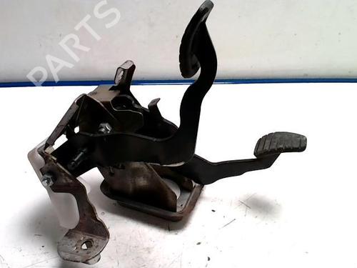 Pedal RENAULT TWINGO II (CN0_) 1.5 dCi (CN0E) (64 hp) 31232178