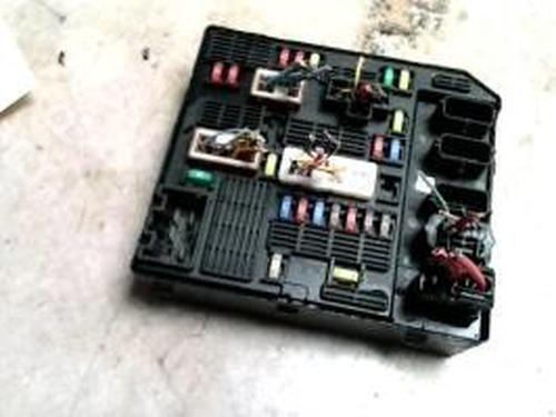 Zekeringkast RENAULT GRAND SCÉNIC III (JZ0/1_) 1.5 dCi (JZ09, JZ0D, JZ10, JZ14, JZ1G, JZ29, JZ2C) (110 hp) 26669885