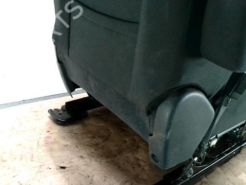 Right front seat PEUGEOT 5008 (0U_, 0E_) 1.6 HDi | BP25419531C16