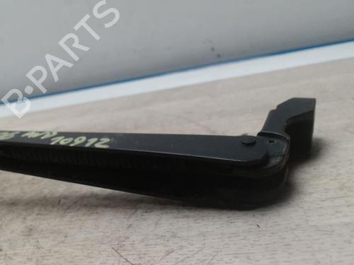 Used Front windshield wiper arm PEUGEOT 306 Hatchback (7A, 7C, N3, N5) 1.4 (75 hp) 28089565