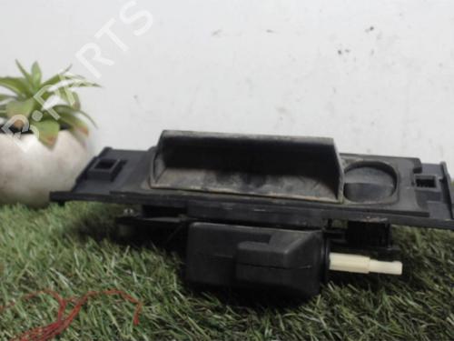 Używane Klamka zewnętrzna PEUGEOT 206 Hatchback (2A/C) 1.4 i (75 hp) 25393624