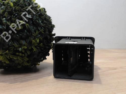 Used Air vent MERCEDES-BENZ M-CLASS (W163) ML 270 CDI (163.113) (163 hp) 25387136