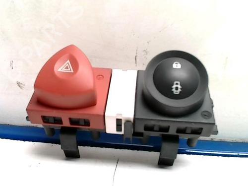 Used Warning switch RENAULT MEGANE II (BM0/1_, CM0/1_) 1.5 dCi (BM1E, CM1E) (106 hp) 25416727