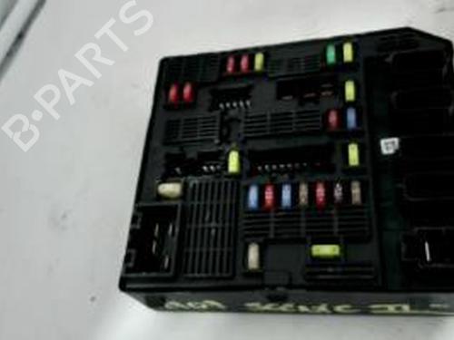 Zekeringkast RENAULT GRAND SCÉNIC III (JZ0/1_) 1.4 16V (JZ0F) (131 hp) 25431083