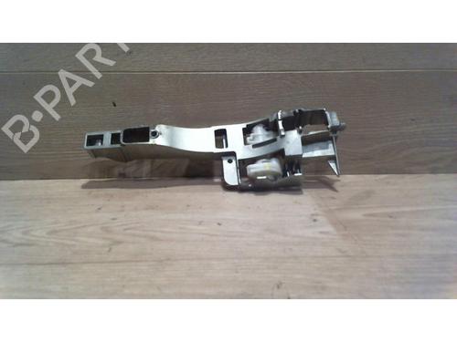 Høyre foran utvendig håndtak PEUGEOT 407 (6D_) 2.0 HDi 135 (6DRHRH, 6DRHRE, 6DRHRG, 6DRHRJ) (136 hp) 25402527