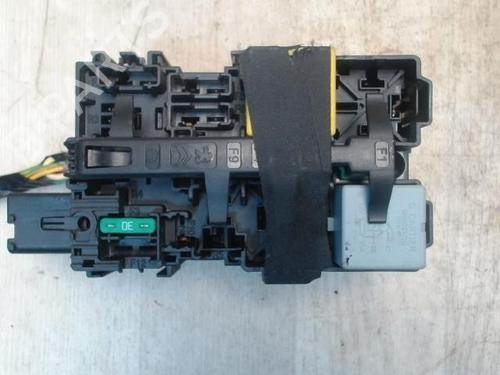 Used Fuse box PEUGEOT 208 I (CA_, CC_) 1.2 VTi 68 / PureTech 68 (68 hp) 27650772