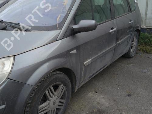 Fuse box RENAULT GRAND SCÉNIC II (JM0/1_) 1.9 dCi (JM0G, JM12, JM1G, JM2C) | BP26926399E1