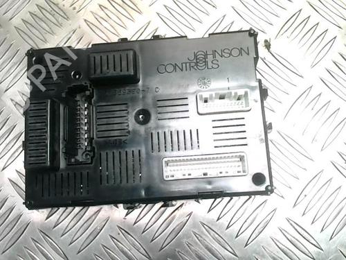 Used Fuse box NISSAN MICRA III (K12) 1.2 16V (80 hp) 31236785