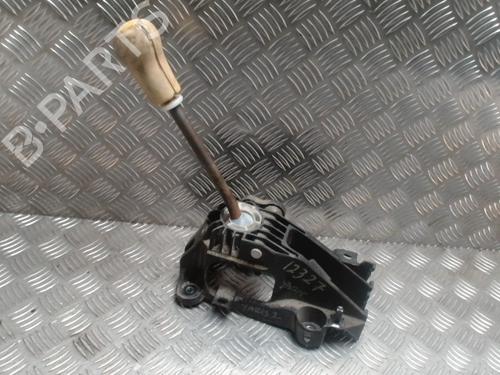 Used Gear lever TOYOTA YARIS (_P9_) 1.4 D-4D (NLP90_, NLP90R) (90 hp) 31263131