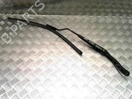 Used Front windshield wiper arm RENAULT MEGANE IV Grandtour (K9A/M/N_) 1.5 Blue dCi 115 (K9A6) (116 hp) 25840975