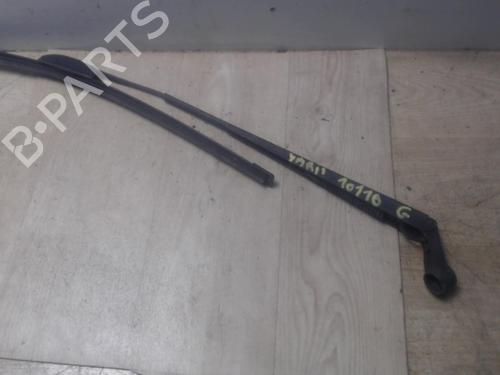 Used Front windshield wiper arm TOYOTA YARIS (_P1_) 1.4 D-4D (NLP10_, NLP10R) (75 hp) 28800171