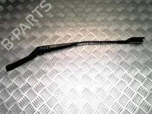 Used Front windshield wiper arm PEUGEOT 308 I (4A_, 4C_) 1.6 16V (120 hp) 25824975