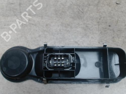 Used Right front window switch RENAULT MODUS / GRAND MODUS (F/JP0_) 1.5 dCi (FP0F, JP0F) (86 hp) 28089172