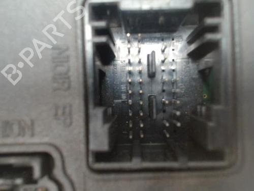 Used Fuse box Fuse box 31223105 31223105