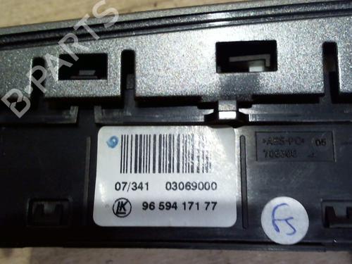 Bouton de warning PEUGEOT 308 I (4A_, 4C_) 1.6 HDi (90 hp) 31228590