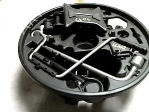 Bordwerkzeug für RENAULT CLIO II (BB_, CB_) 1.4 (B/CB0C, B/CB0S) (75 hp) 25428277