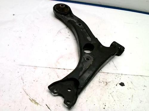 Used Left front suspension arm Left front suspension arm TOYOTA COROLLA Verso (ZER_, ZZE12_, R1_) 2.0 D-4D (CUR10_, CUR10R) (116 hp) 31233149 31233149