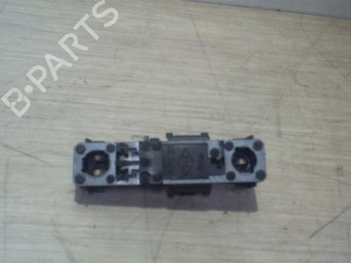 Używane Lampa oświetlenia tablicy rejestracyjnej RENAULT SAFRANE I (B54_) 2.5 dT (B548) (113 hp) 25389104